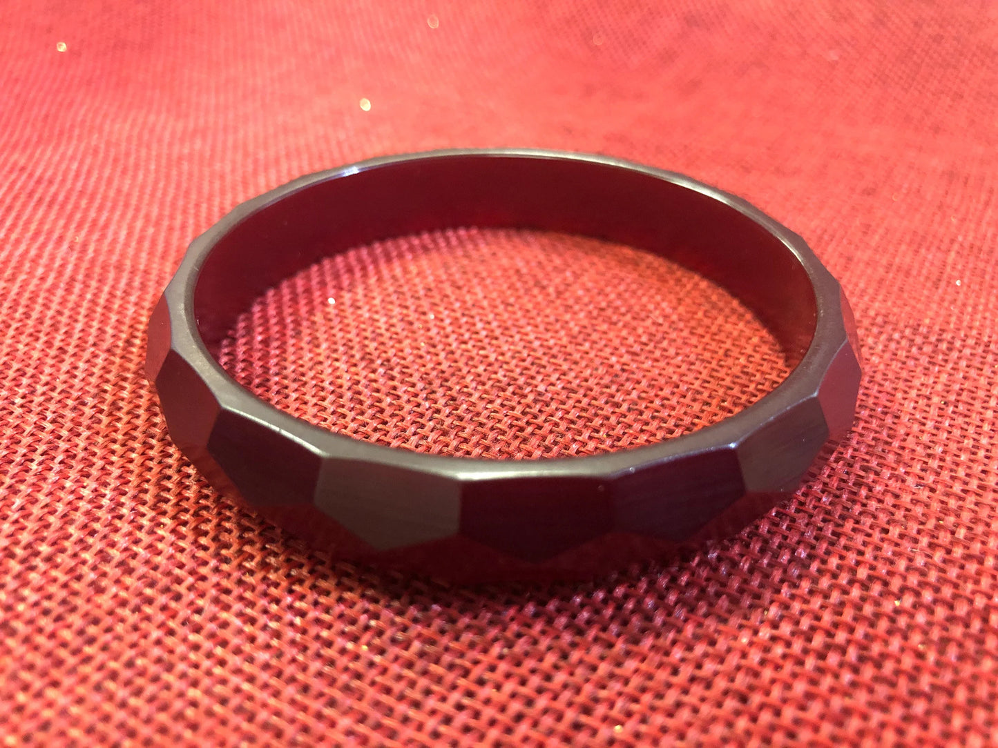 Bakelite Whiskey Red Diamond Cut Bangle Bracelet - Vintage
