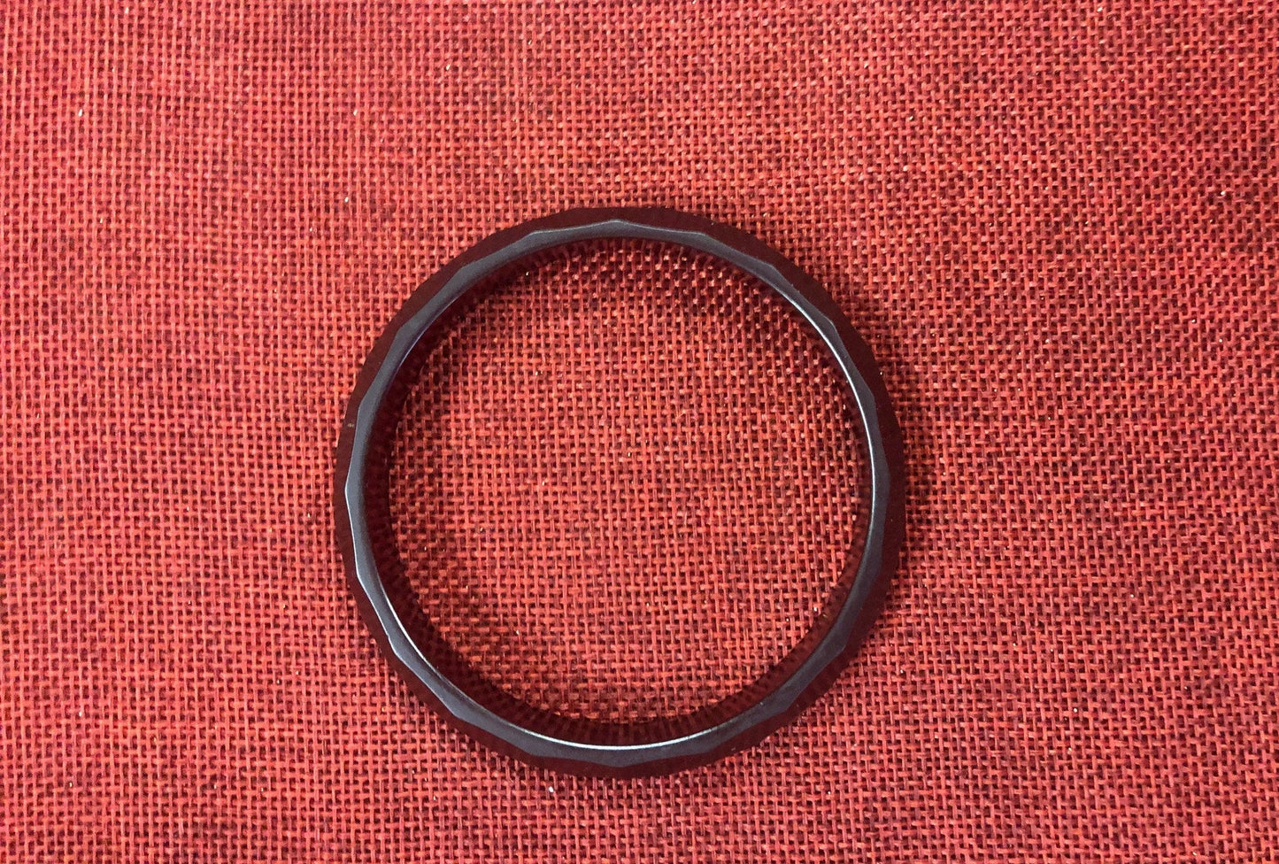 Bakelite Whiskey Red Diamond Cut Bangle Bracelet - Vintage