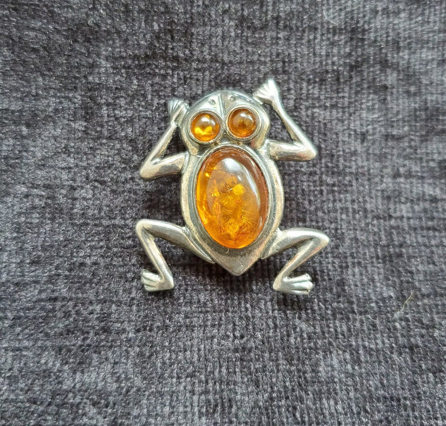 Jelly Bell Frog Pin/Brooch - Baltic Amber Belly and Eyes Set in Silve Vintage