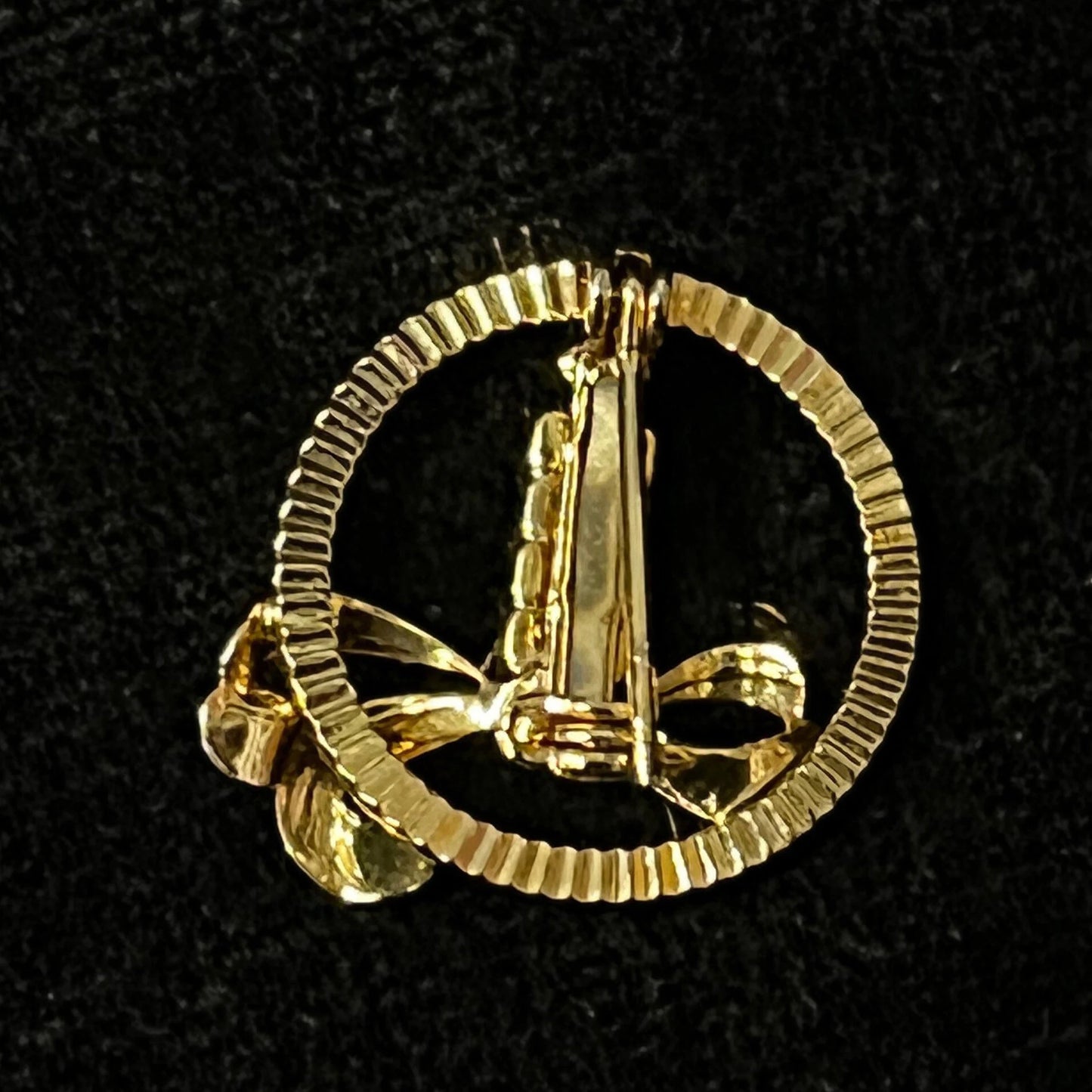 Emerald Crystal Christmas Candle in Gold Ring Brooch - Small Hat Brooch