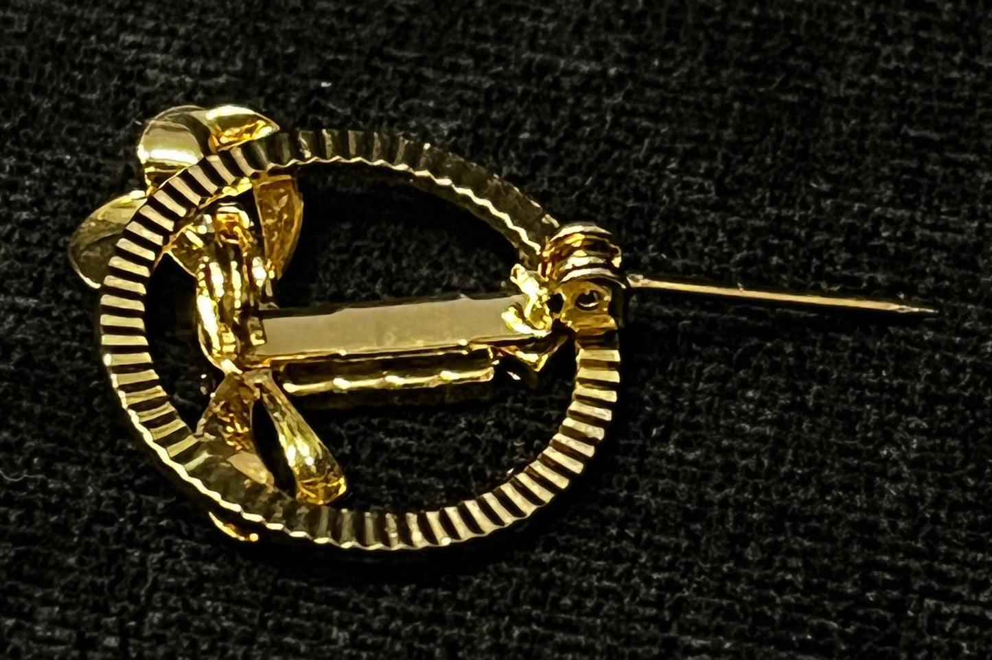 Emerald Crystal Christmas Candle in Gold Ring Brooch - Small Hat Brooch