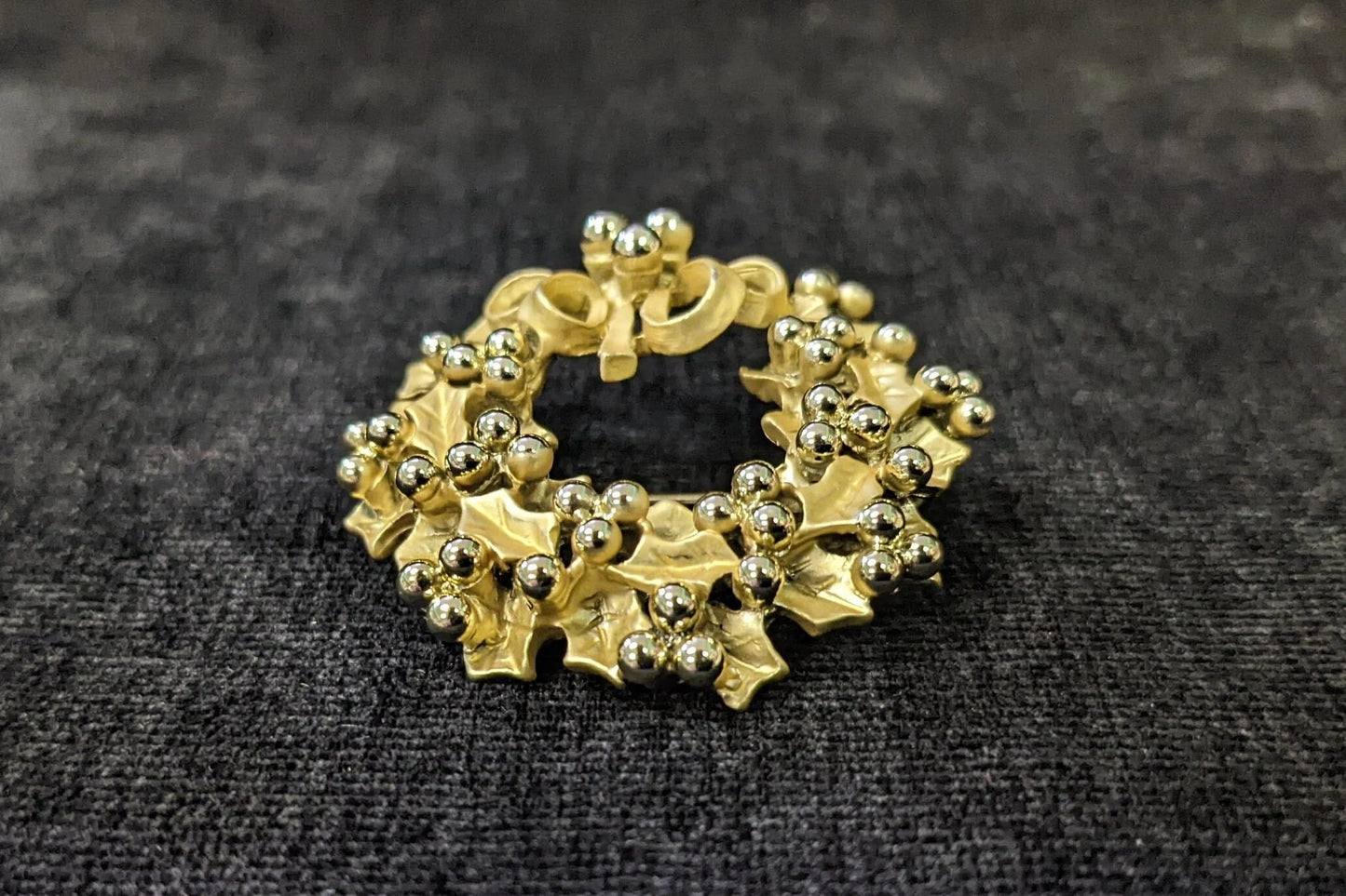 Holly With Berries Wreath Brooch in Two Tone Gold Metal - Vintage Pin