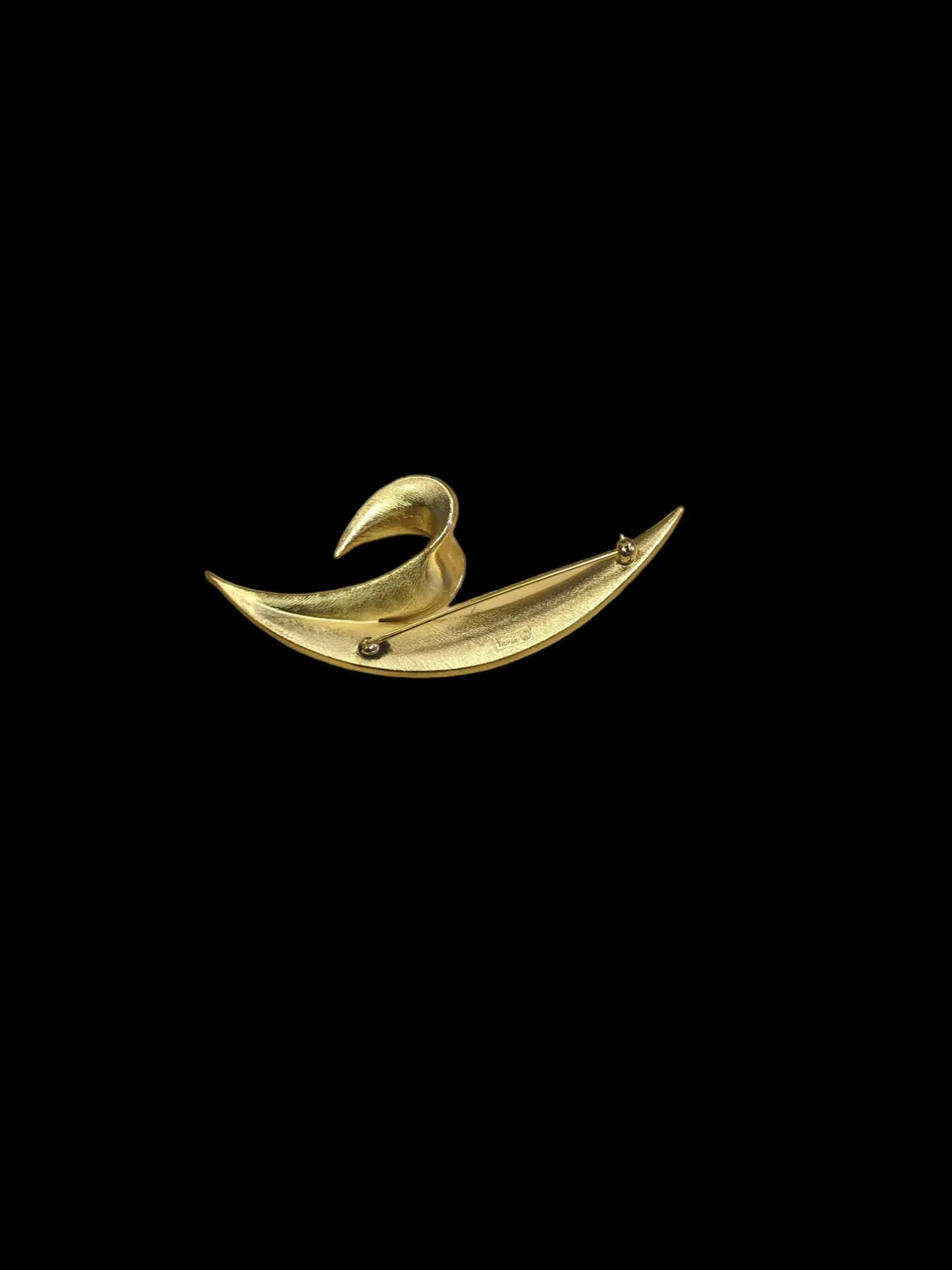 Trifari Stylized Brushed Gold Leaf Brooch - Large Vintage Trifari Pin
