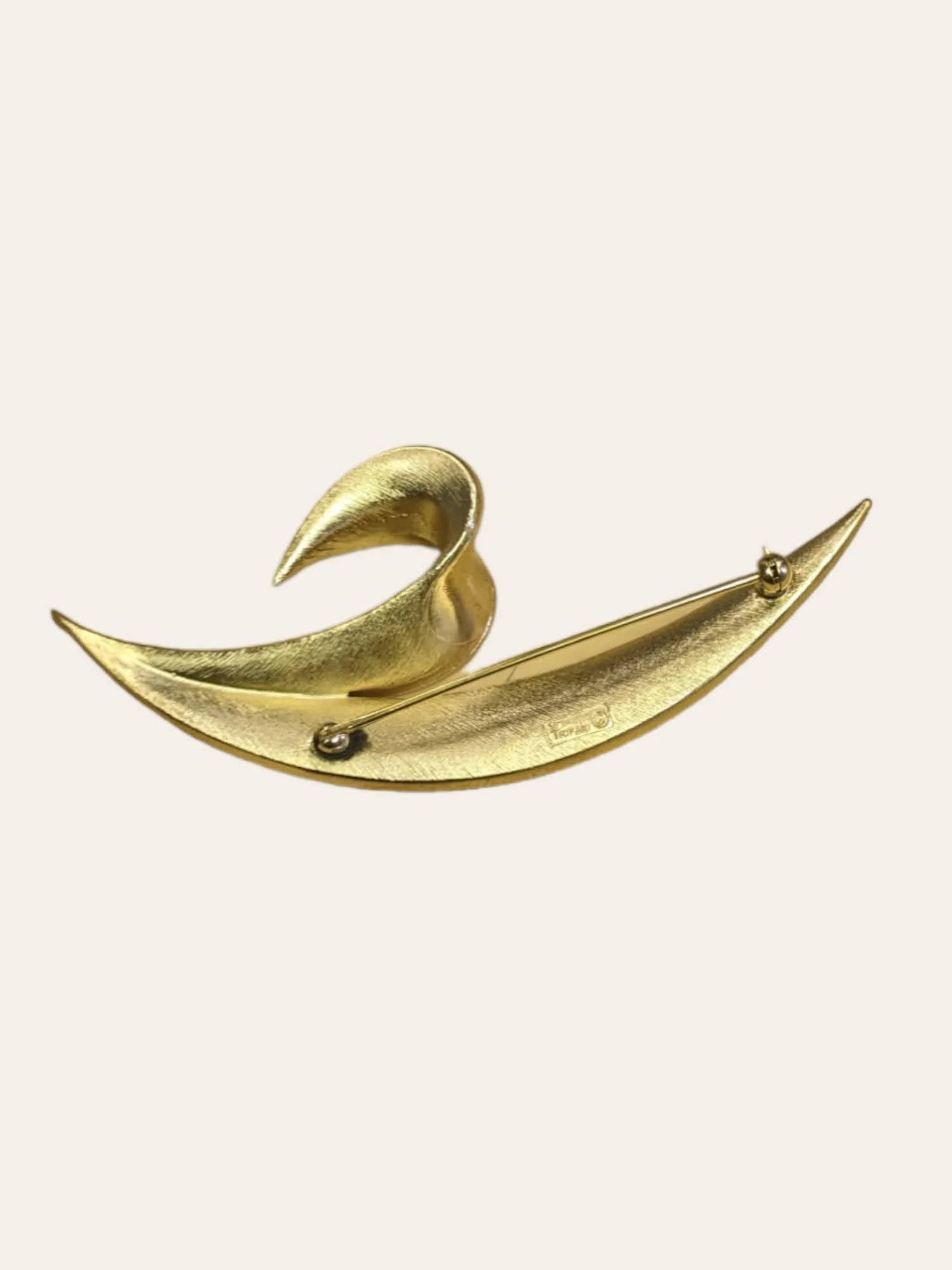 Trifari Stylized Brushed Gold Leaf Brooch - Large Vintage Trifari Pin