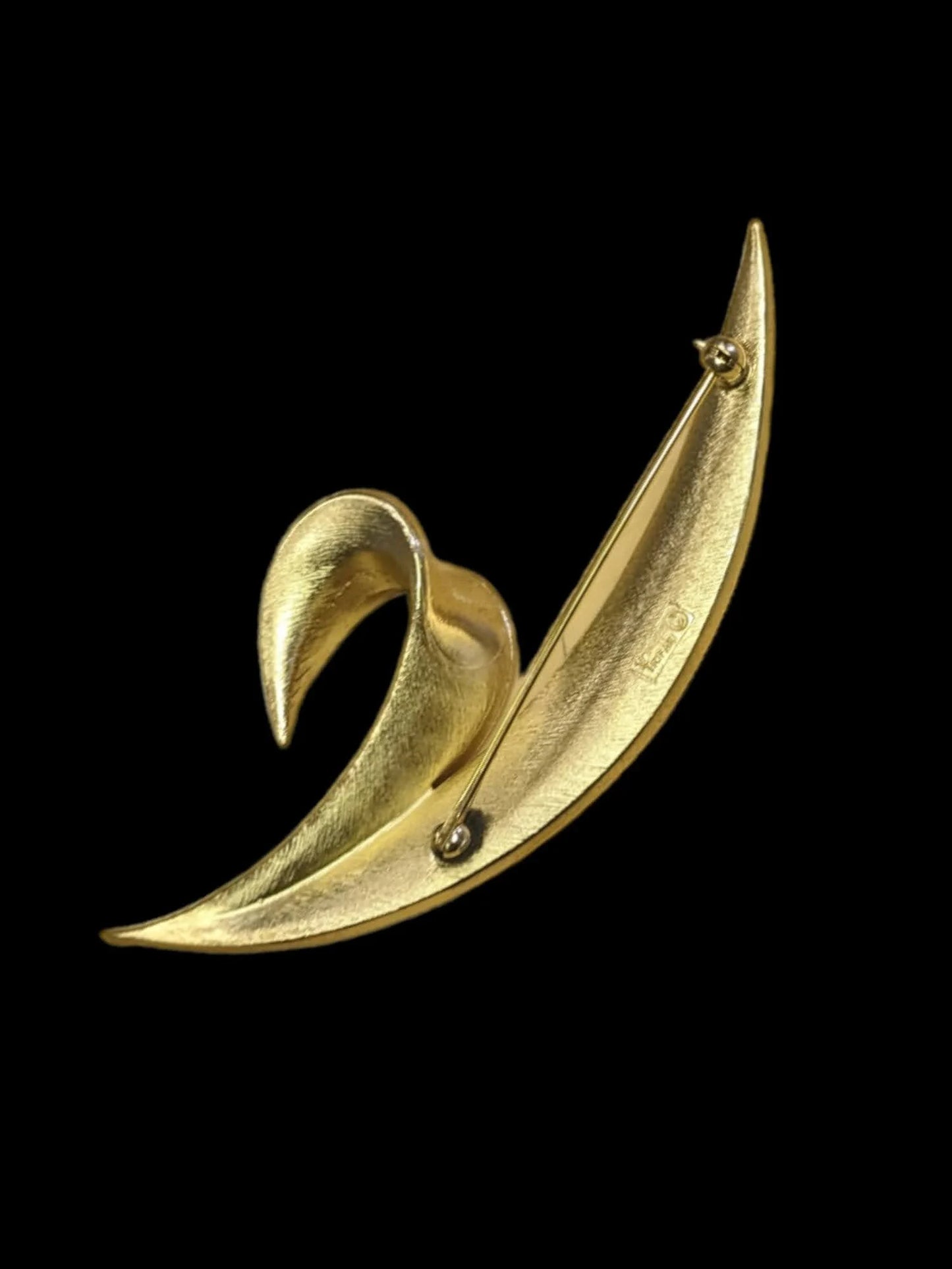 Trifari Stylized Brushed Gold Leaf Brooch - Large Vintage Trifari Pin