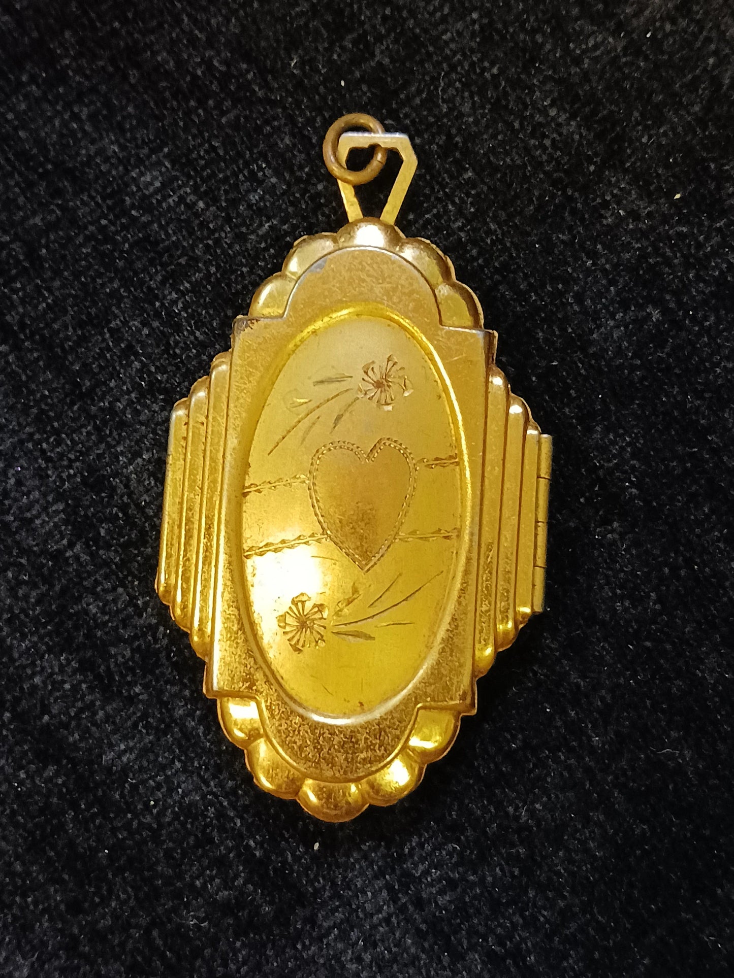 Gold Tone Heart Locket - Art Deco Gifts - Vintage 1920-30s