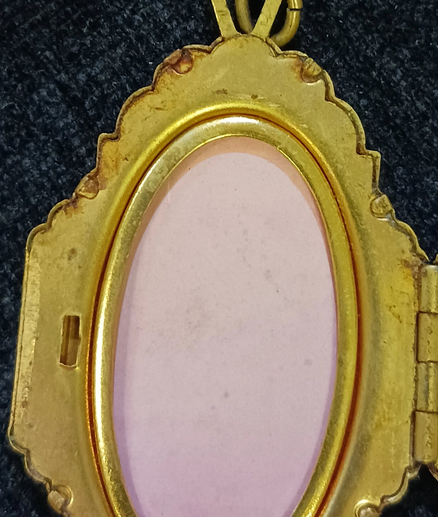 Gold Tone Heart Locket - Art Deco Gifts - Vintage 1920-30s