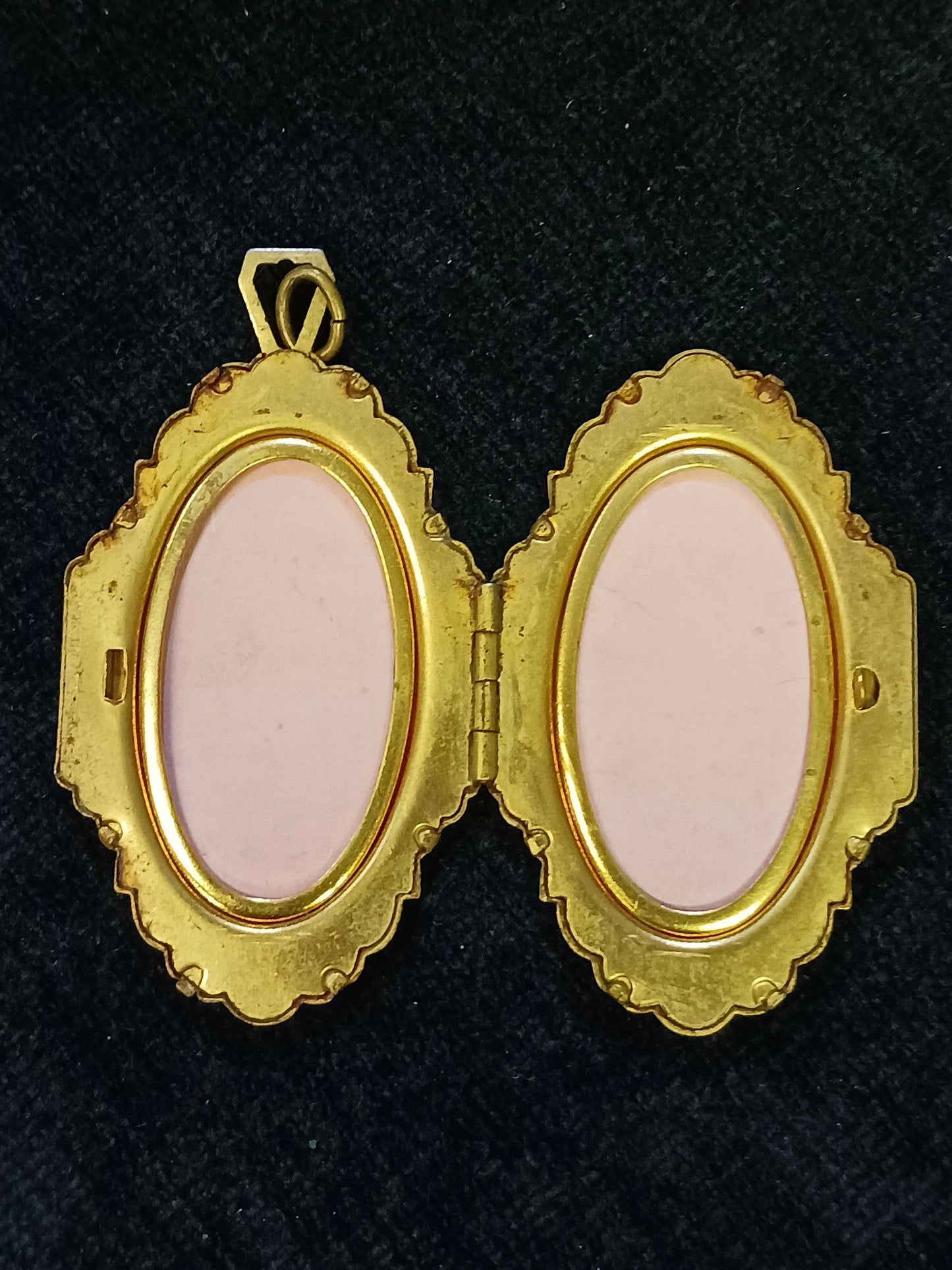Gold Tone Heart Locket - Art Deco Gifts - Vintage 1920-30s