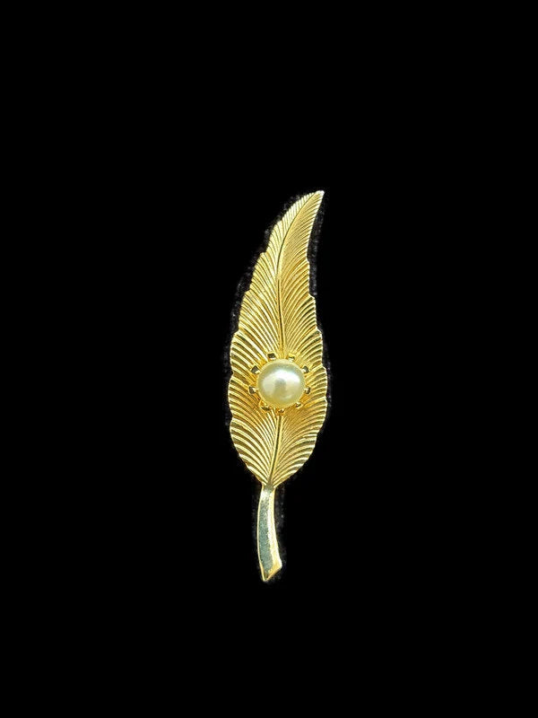 Long Gold Tone Feather with Prong Set Pearl Pin/Brooch