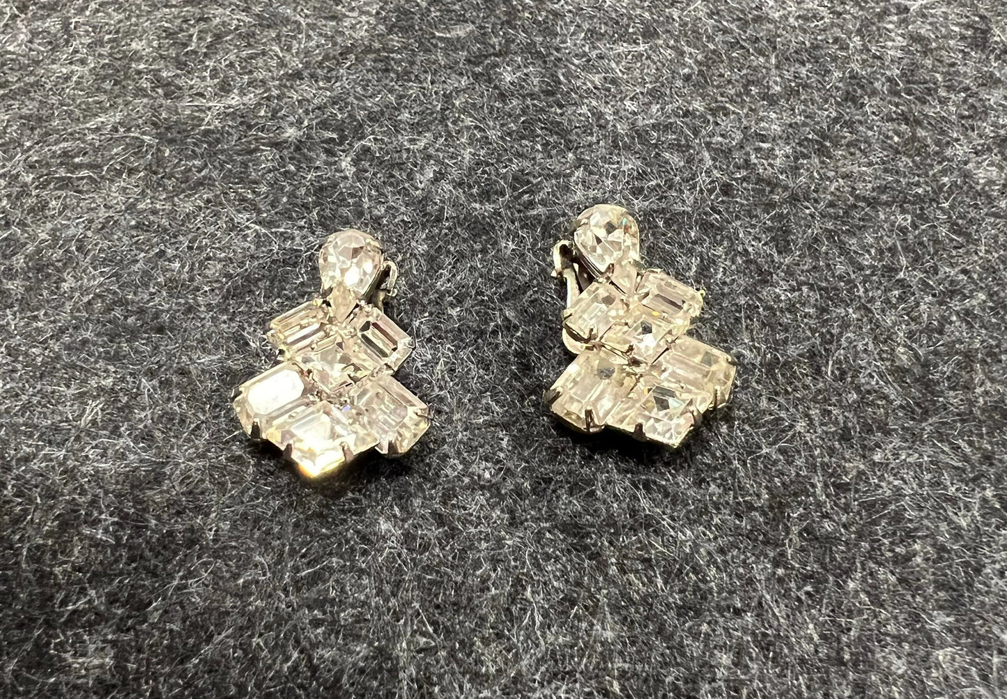 Weiss Crystal Earrings - Clip on - Vintage Weiss - Bridal Jewelry - Prom Perfect Earrings