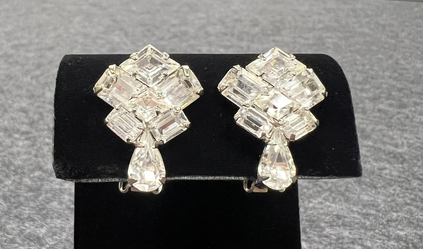 Weiss Crystal Earrings - Clip on - Vintage Weiss - Bridal Jewelry - Prom Perfect Earrings