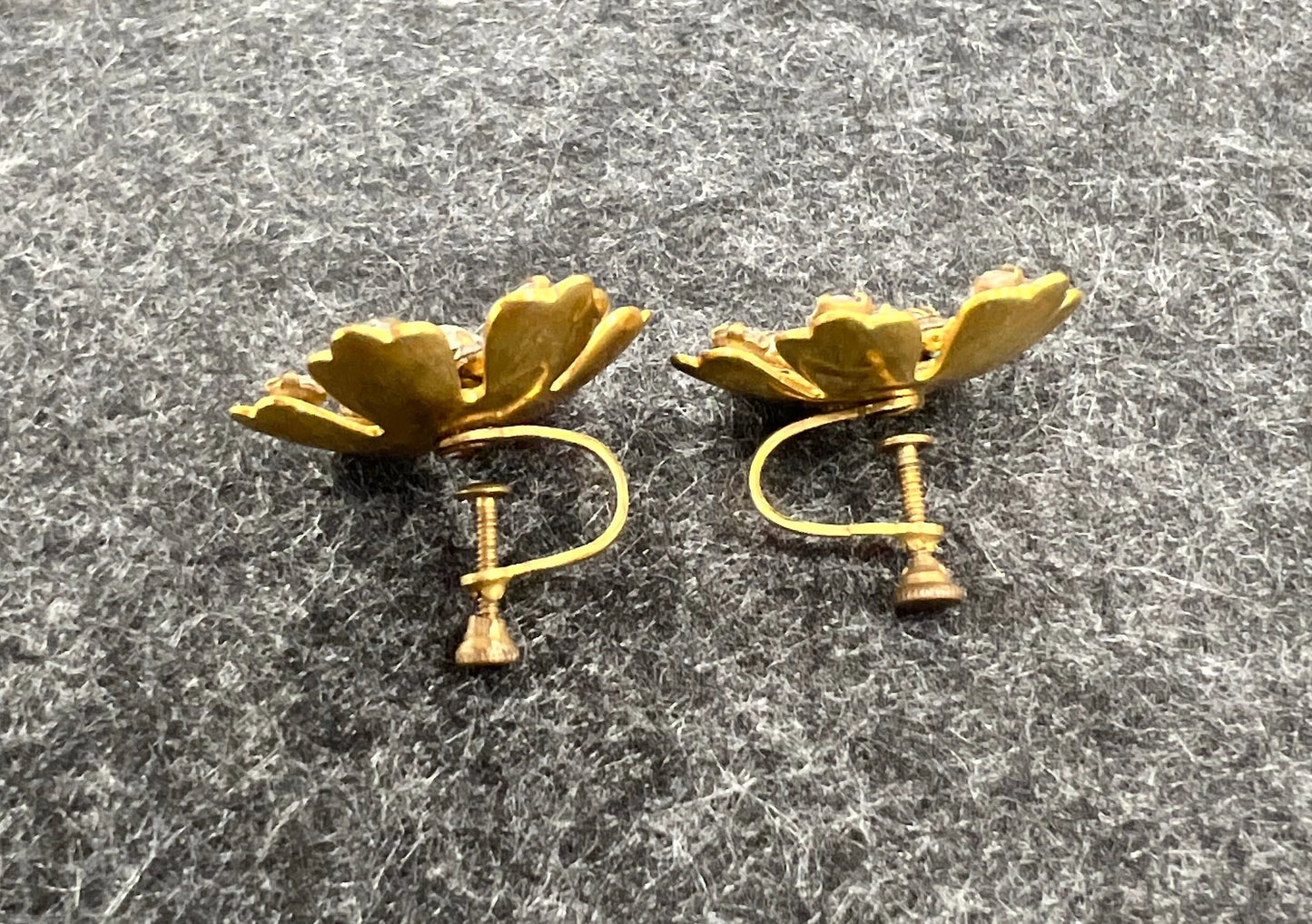 Gold Flower Blossoms With Crystal Centers and Points - Screw-back Earrings Vintage