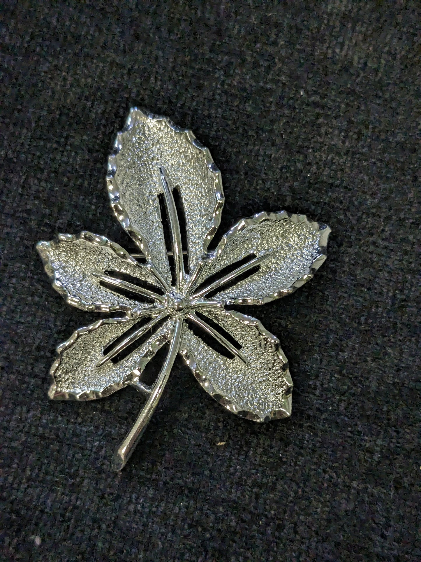 Autumn Leaf Sarah Coventry Textured Silver tone Pin - 1.75" Leaf Brooch Maker's Mark