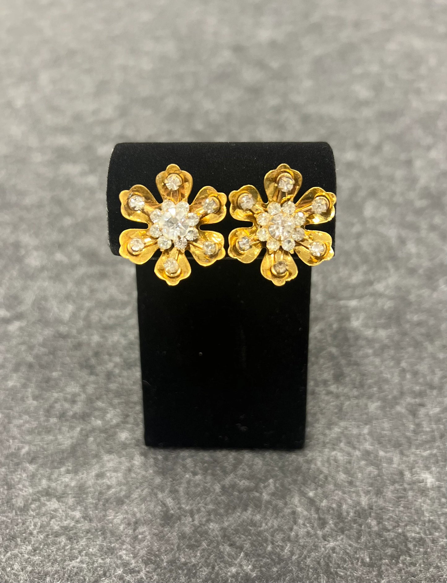 Gold Flower Blossoms With Crystal Centers and Points - Screw-back Earrings Vintage