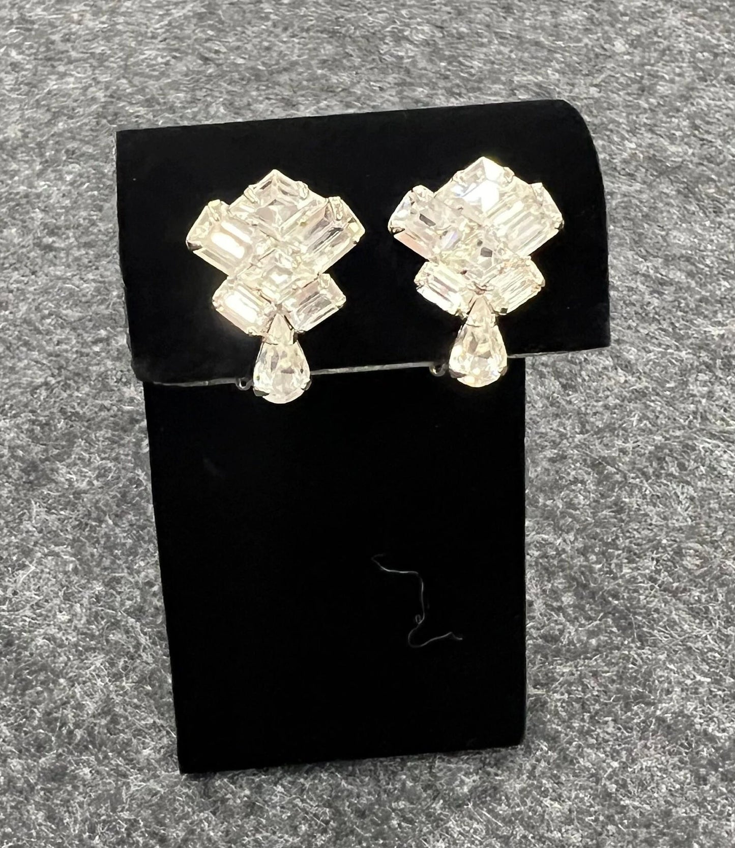 Weiss Crystal Earrings - Clip on - Vintage Weiss - Bridal Jewelry - Prom Perfect Earrings