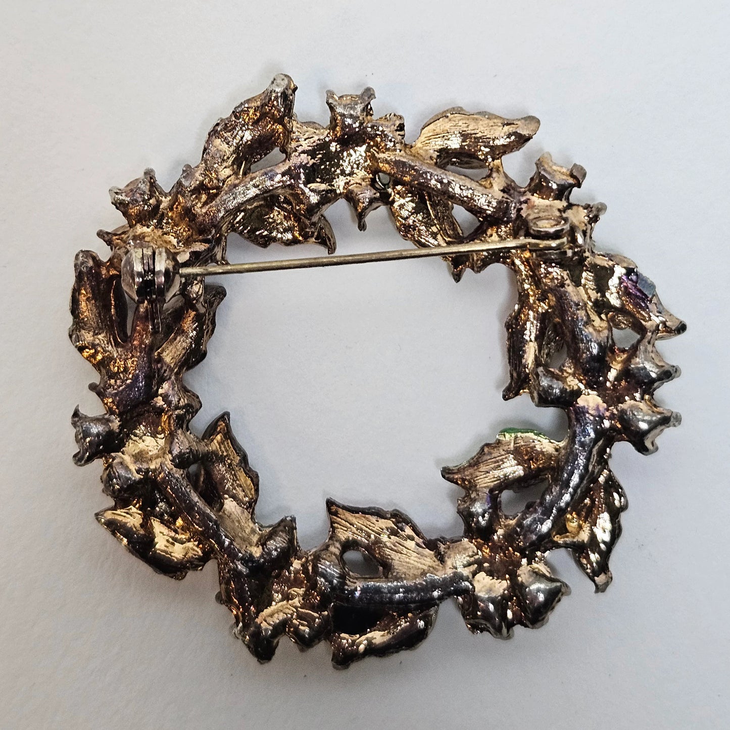 Christmas Wreath Brooch With Enamel and Crystals - Collectible Holiday Pin - Retro Holiday Brooch