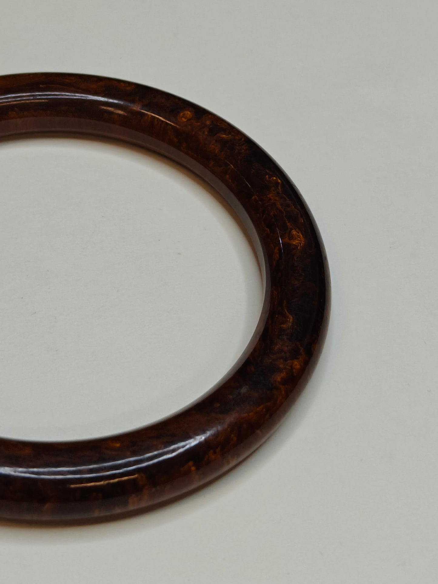 Marbled Bakelite Honey and Cream Bangle Bracelet (Z)