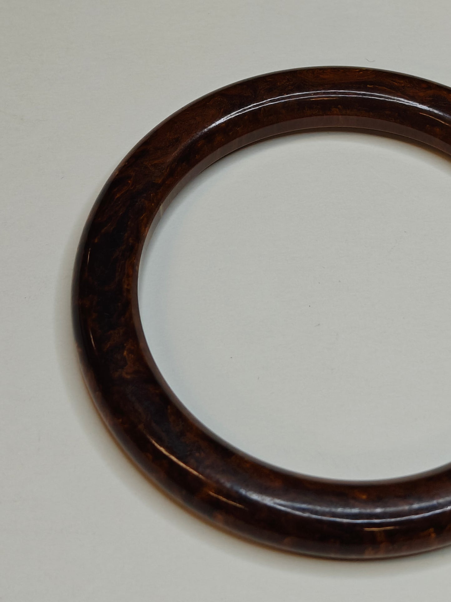 Marbled Bakelite Honey and Cream Bangle Bracelet (Z)