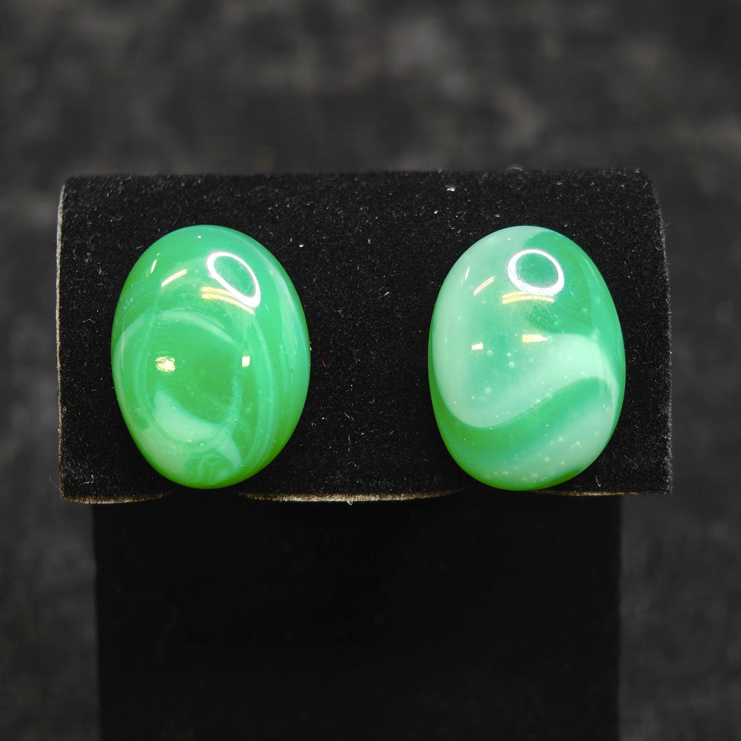 Round Green Peking Glass Screw Back Earrings - Made In Japan - Vintage Green Earrings