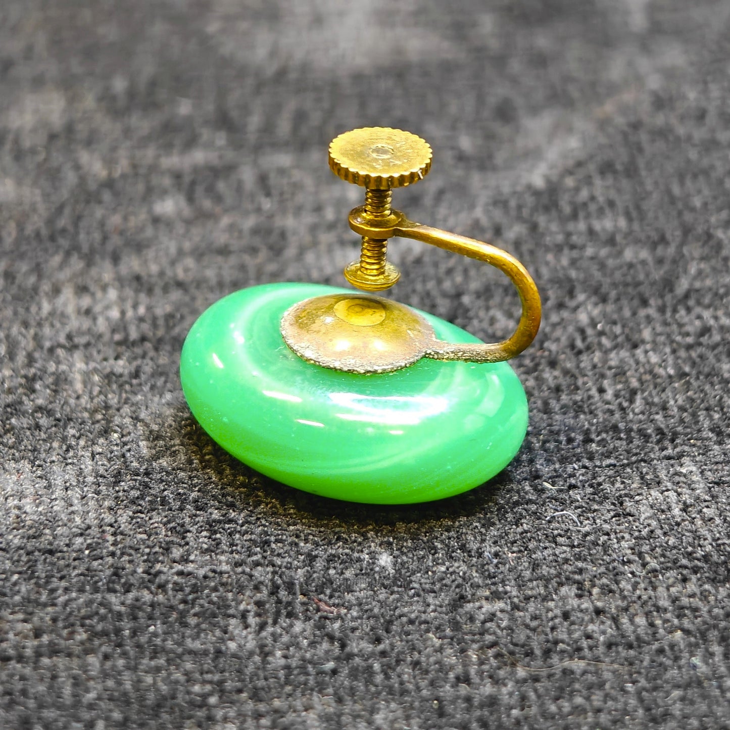 Round Green Peking Glass Screw Back Earrings - Made In Japan - Vintage Green Earrings
