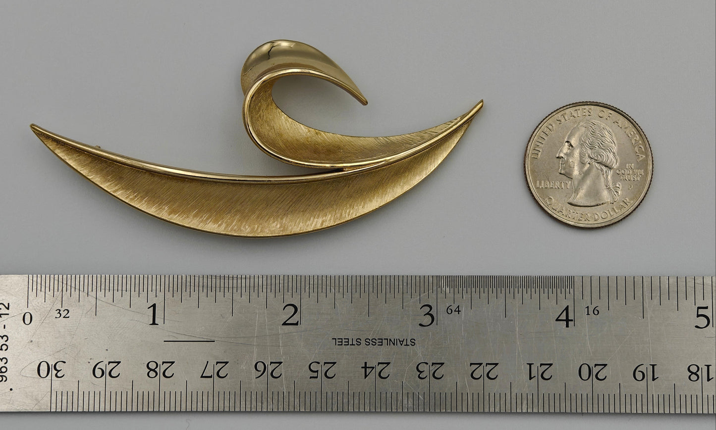 Trifari Stylized Brushed Gold Leaf Brooch - Large Vintage Trifari Pin