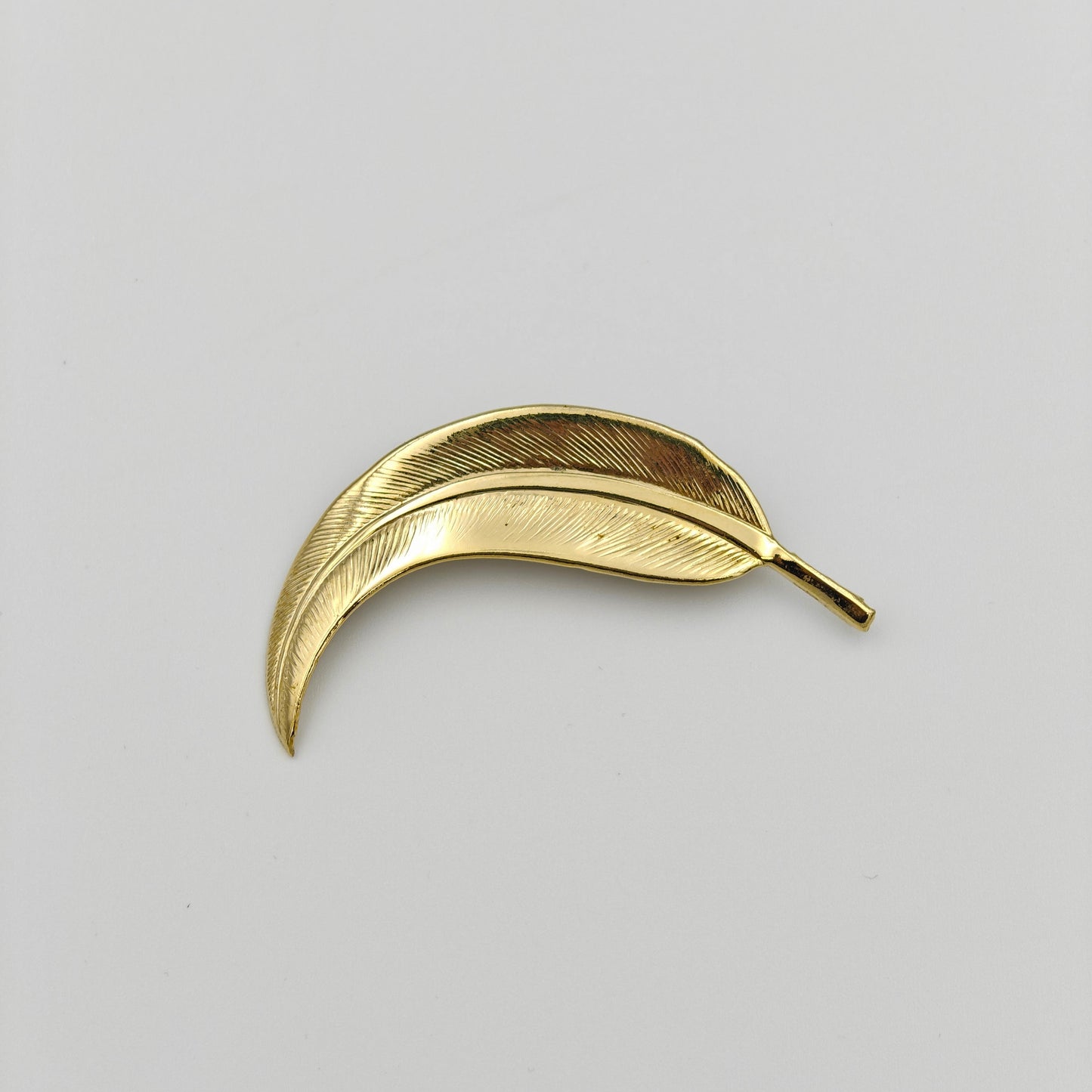 Textured Curved Leaf Gold Toned Pin Brooch - Vintage