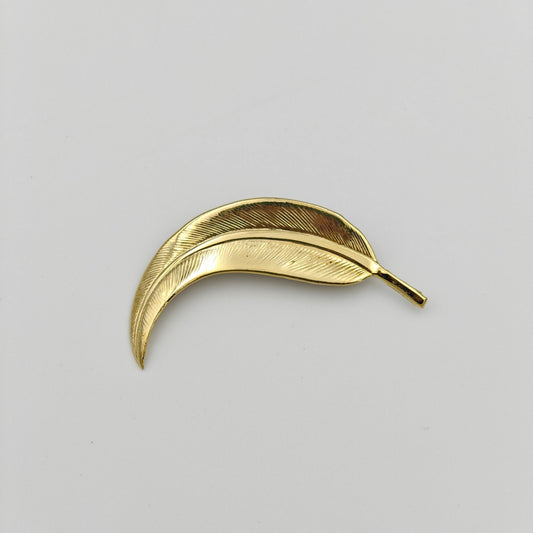 Textured Curved Leaf Gold Toned Pin Brooch - Vintage