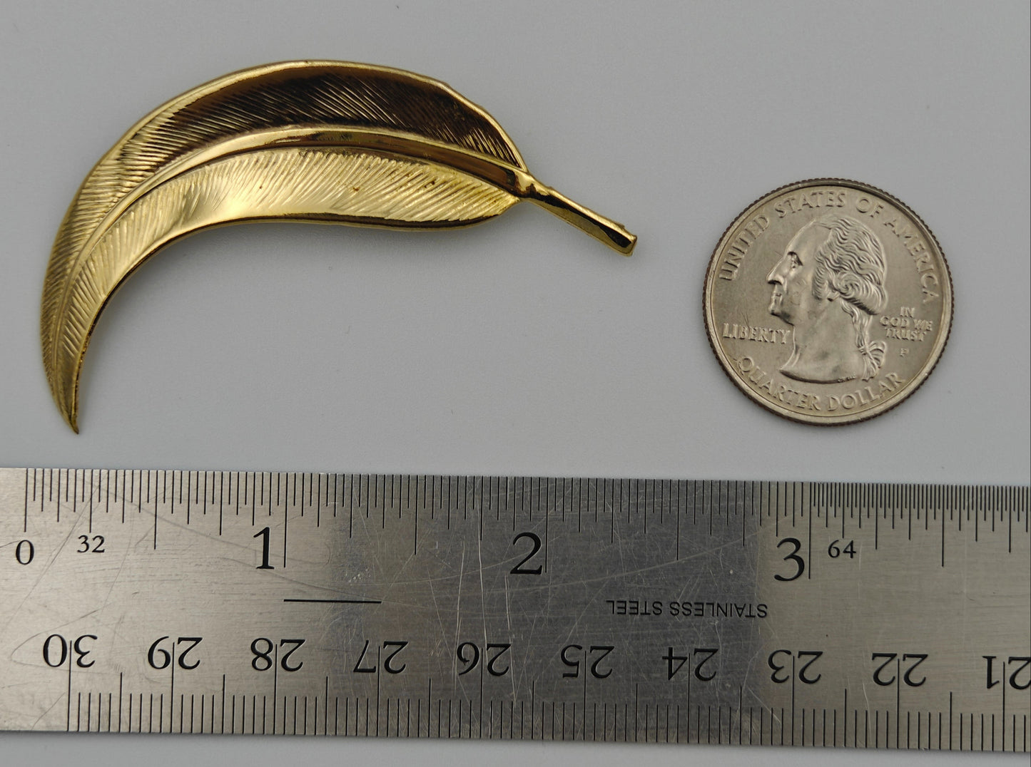 Textured Curved Leaf Gold Toned Pin Brooch - Vintage