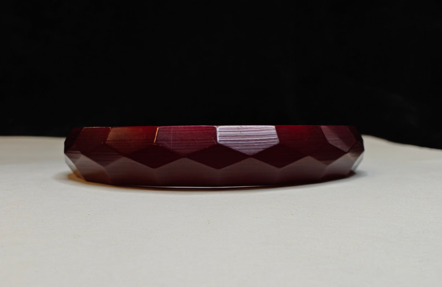 Bakelite Whiskey Red Diamond Cut Bangle (Z)