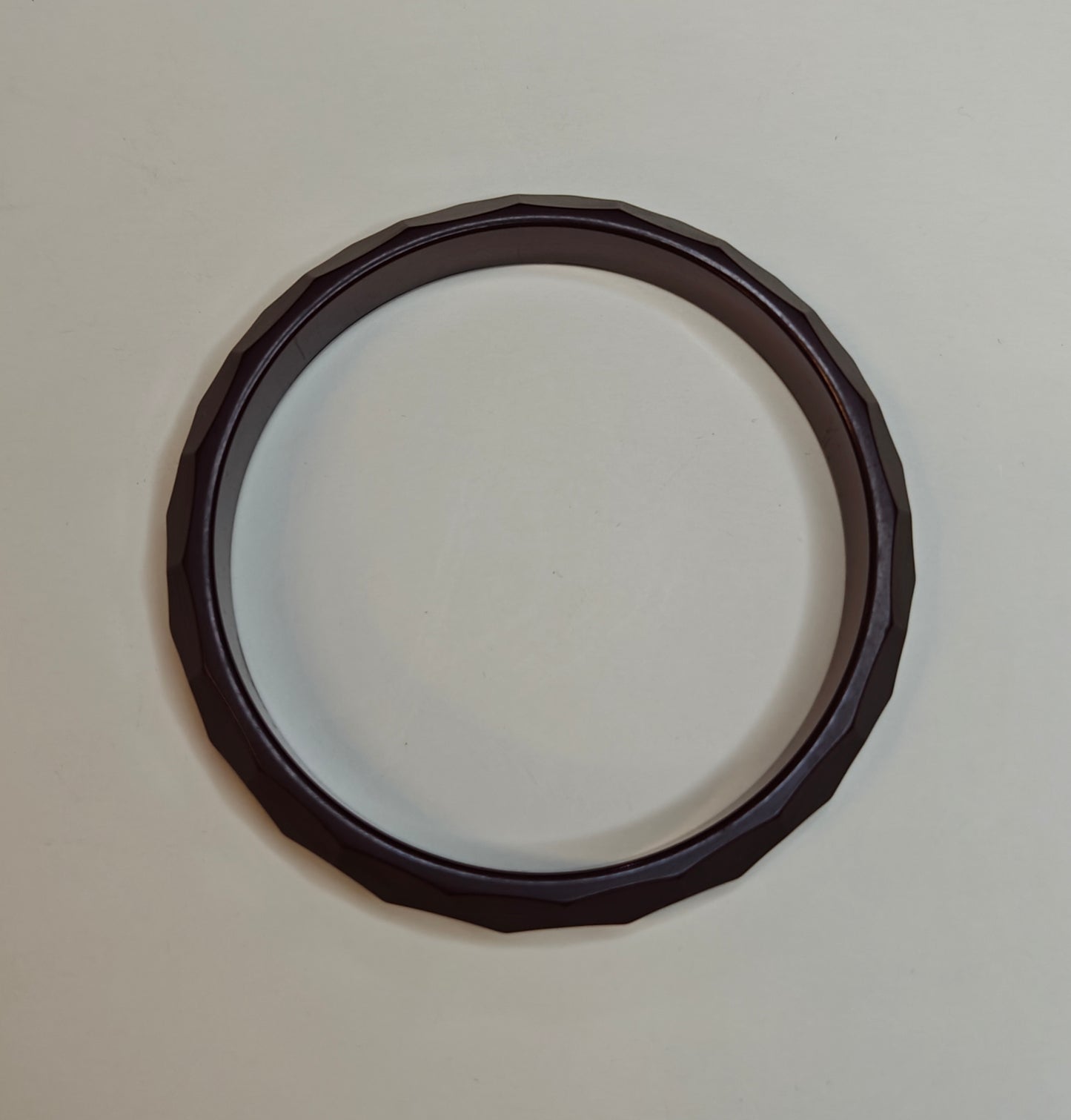 Bakelite Whiskey Red Diamond Cut Bangle (Z)