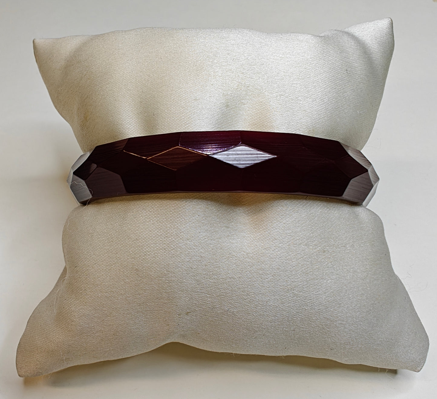 Bakelite Whiskey Red Diamond Cut Bangle (Z)
