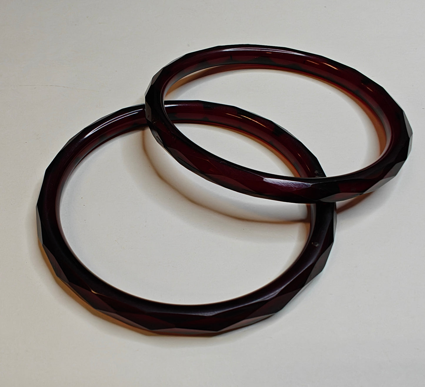 Bakelite Cherry Juice Bangle (Z)