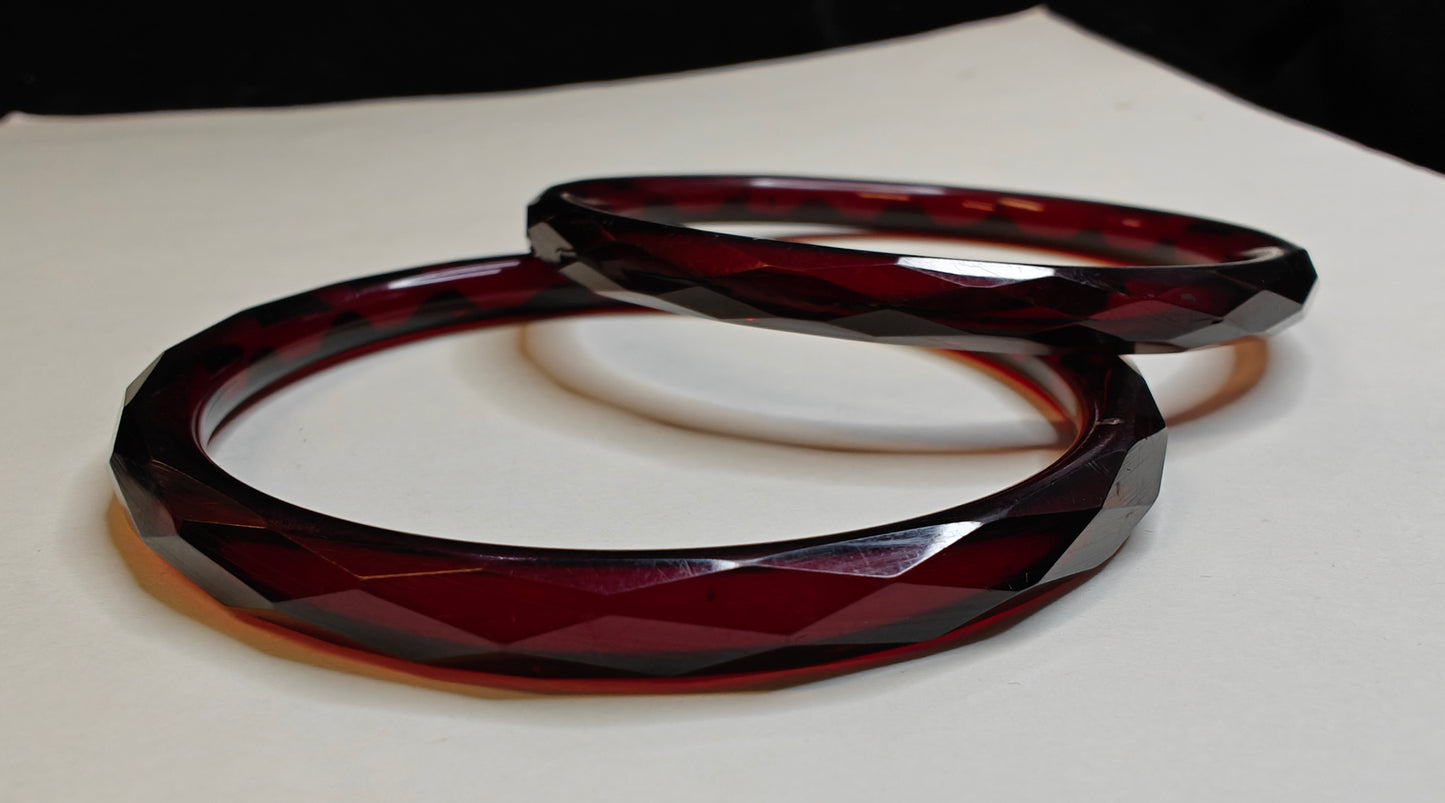 Bakelite Cherry Juice Bangle (Z)