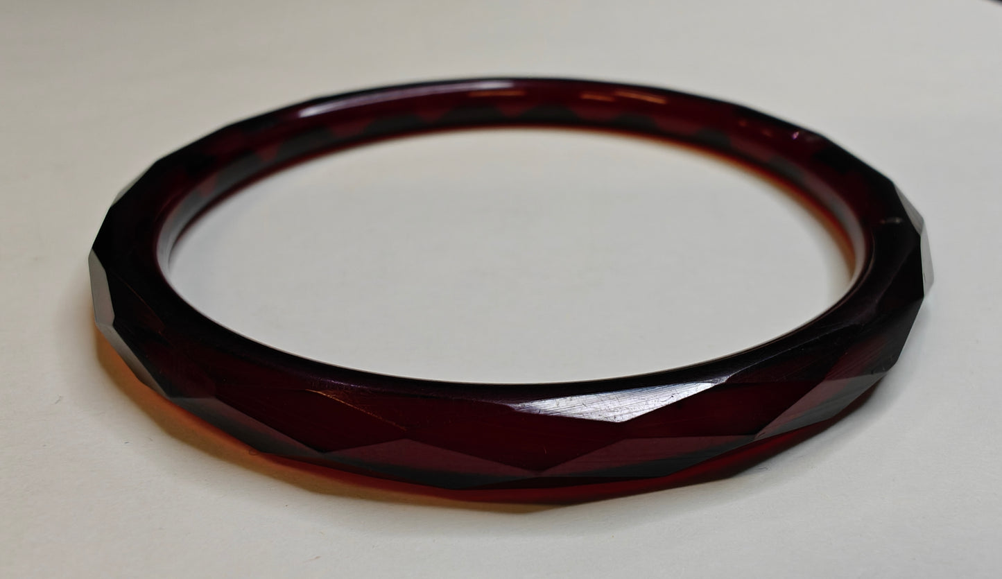 Bakelite Cherry Juice Bangle (Z)
