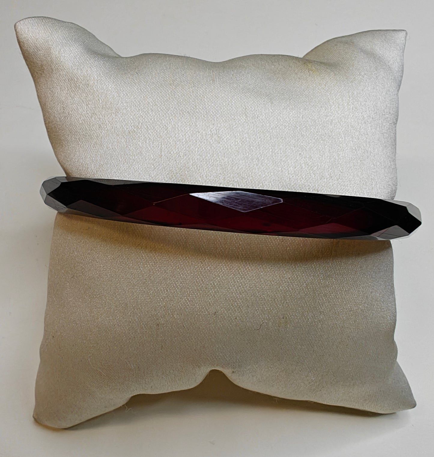 Bakelite Cherry Juice Bangle (Z)