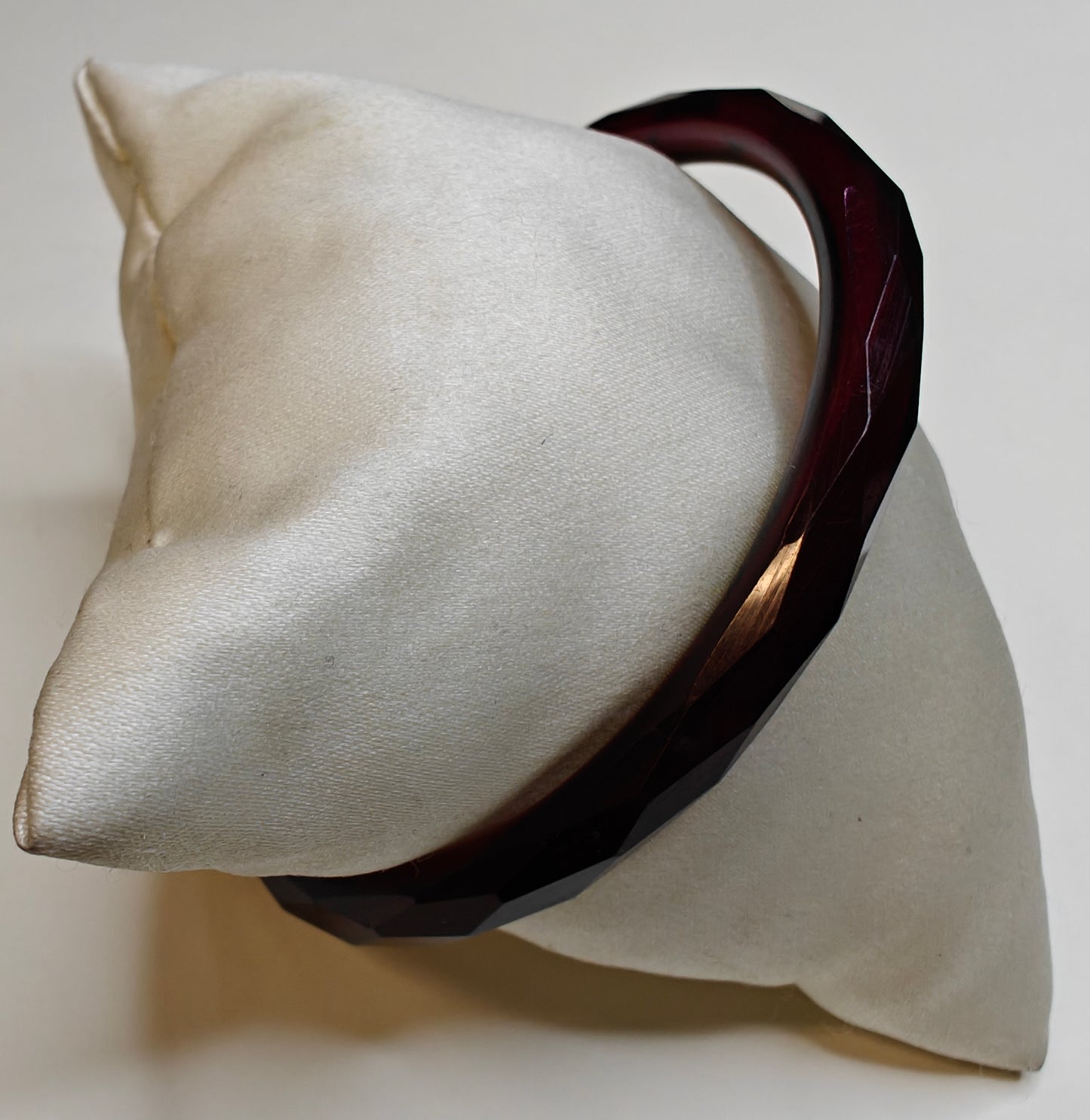 Bakelite Cherry Juice Bangle (Z)