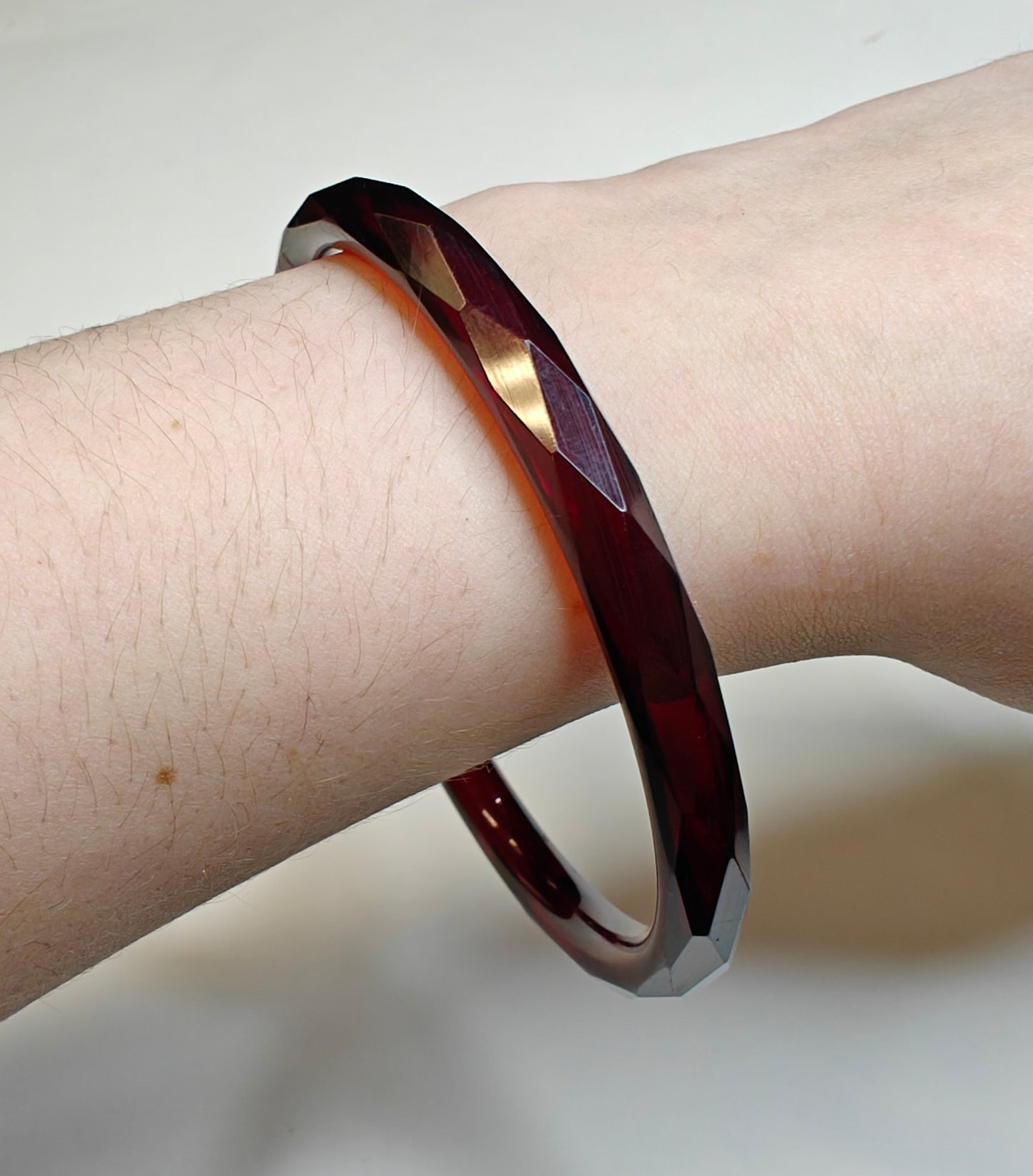 Bakelite Cherry Juice Bangle (Z)