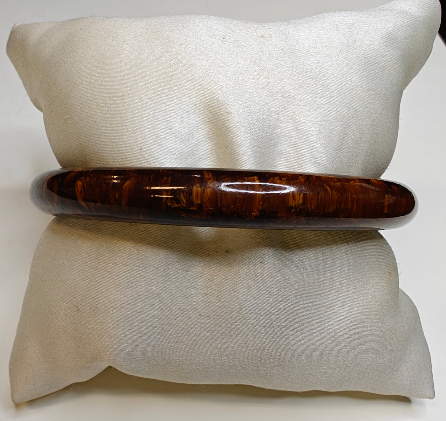 Marbled Bakelite Honey and Cream Bangle Bracelet (Z)
