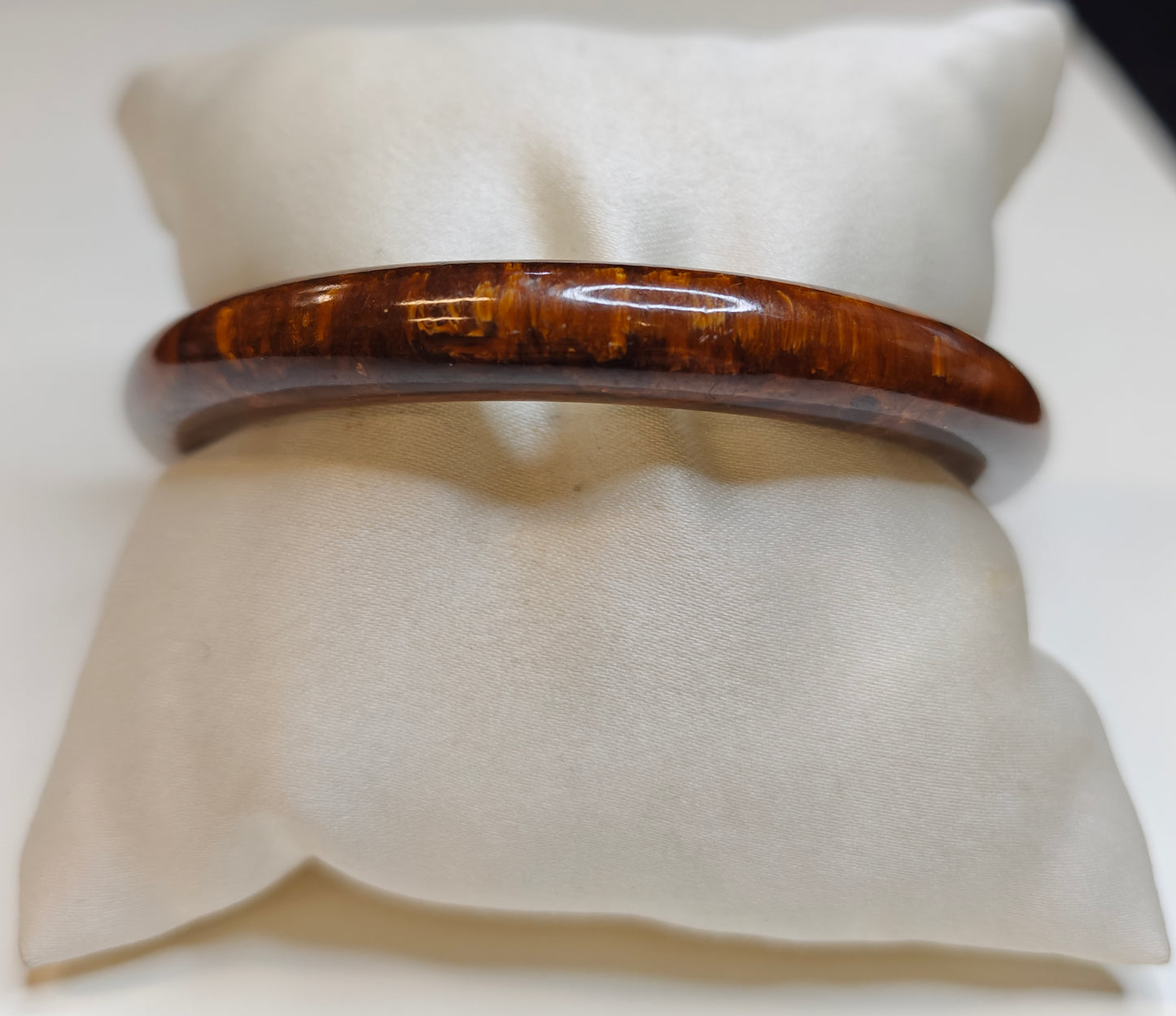 Marbled Bakelite Honey and Cream Bangle Bracelet (Z)