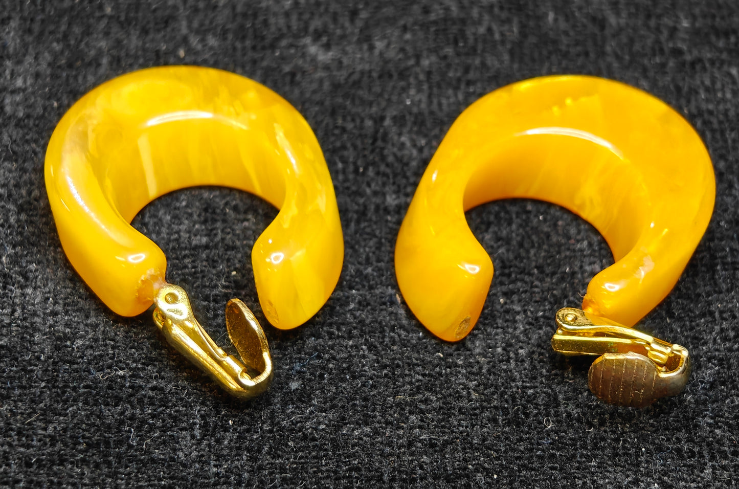 Marble Yellow Bakelite Earrings - Vintage (Z)