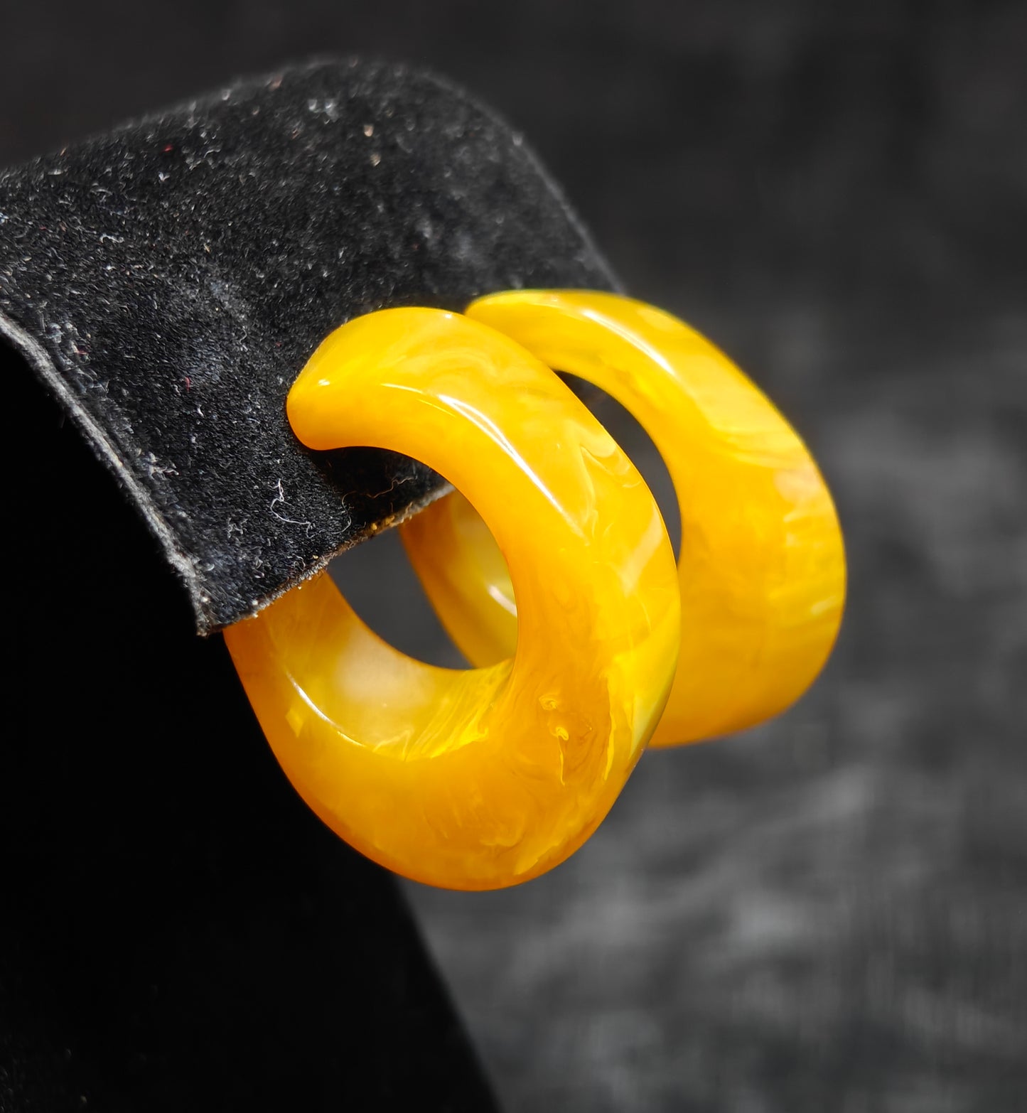Marble Yellow Bakelite Earrings - Vintage (Z)