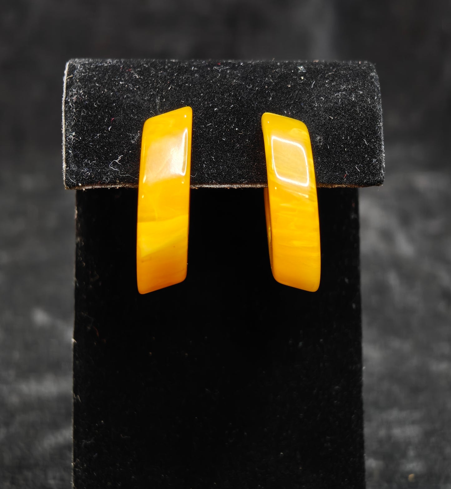 Marble Yellow Bakelite Earrings - Vintage (Z)
