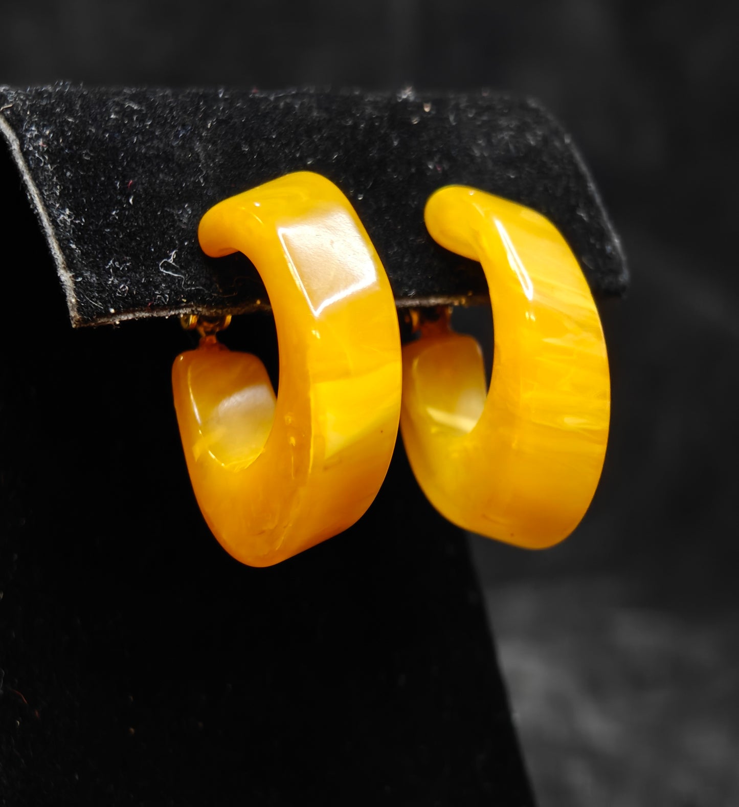 Marble Yellow Bakelite Earrings - Vintage (Z)