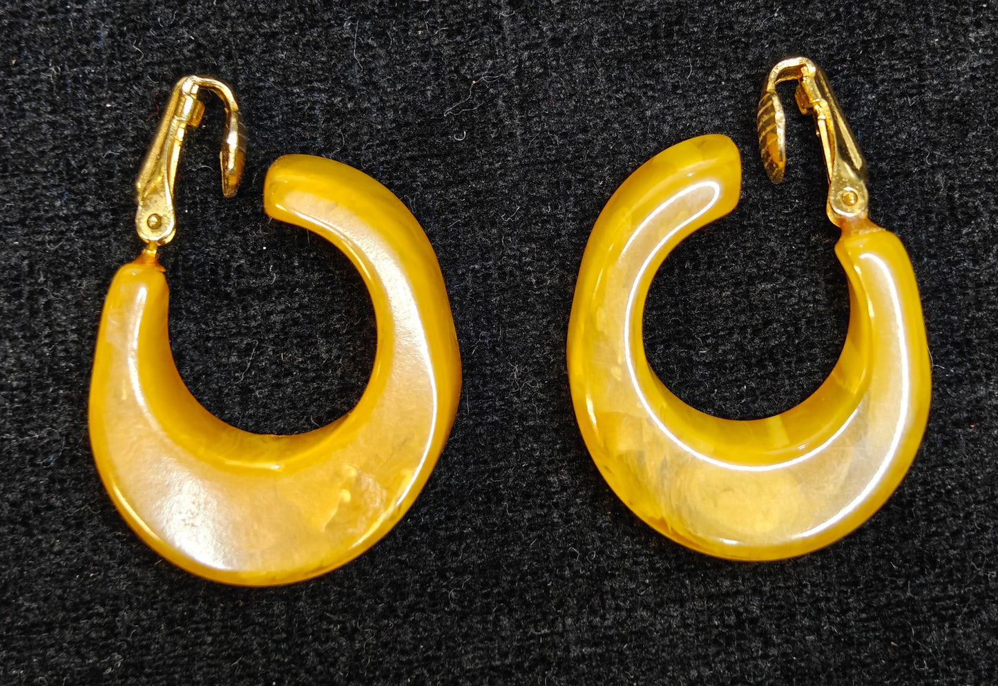 Marble Yellow Bakelite Earrings - Vintage (Z)
