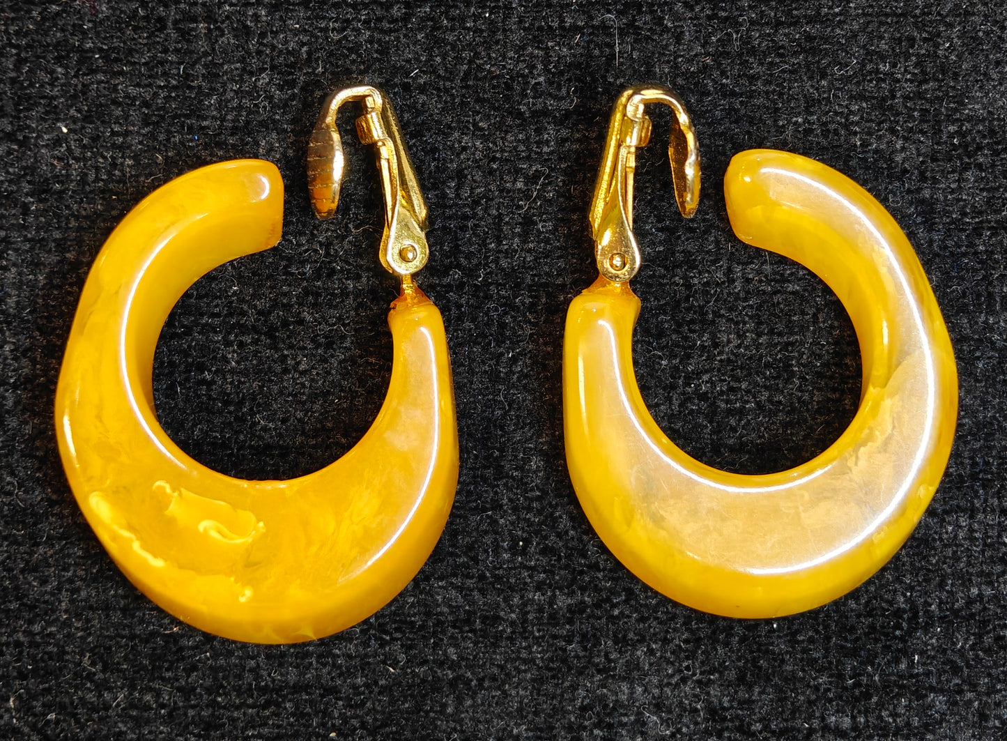 Marble Yellow Bakelite Earrings - Vintage (Z)