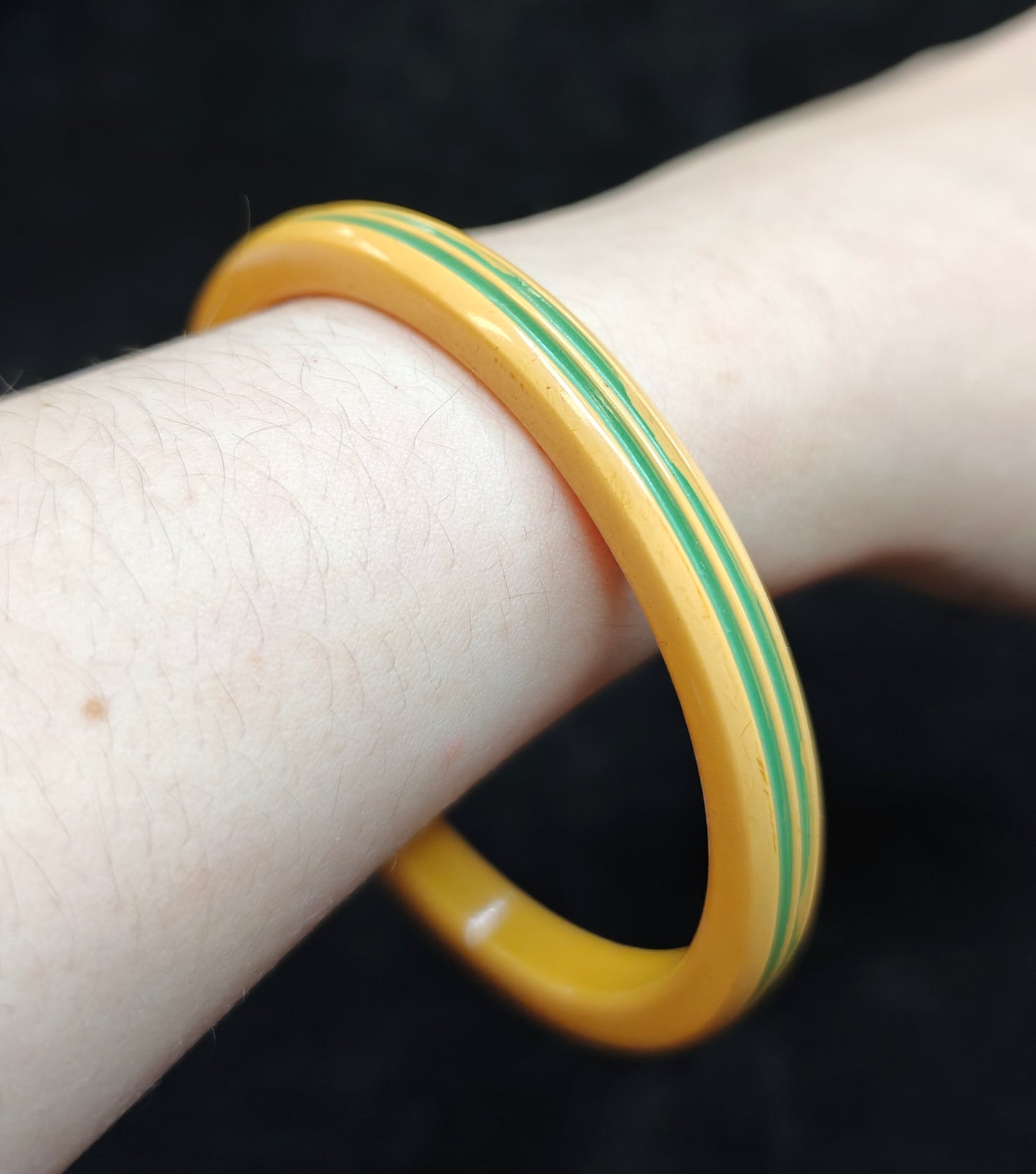 Bakelite Yellow Bangle with Narrow Green Ribs - Vintage Bakelite