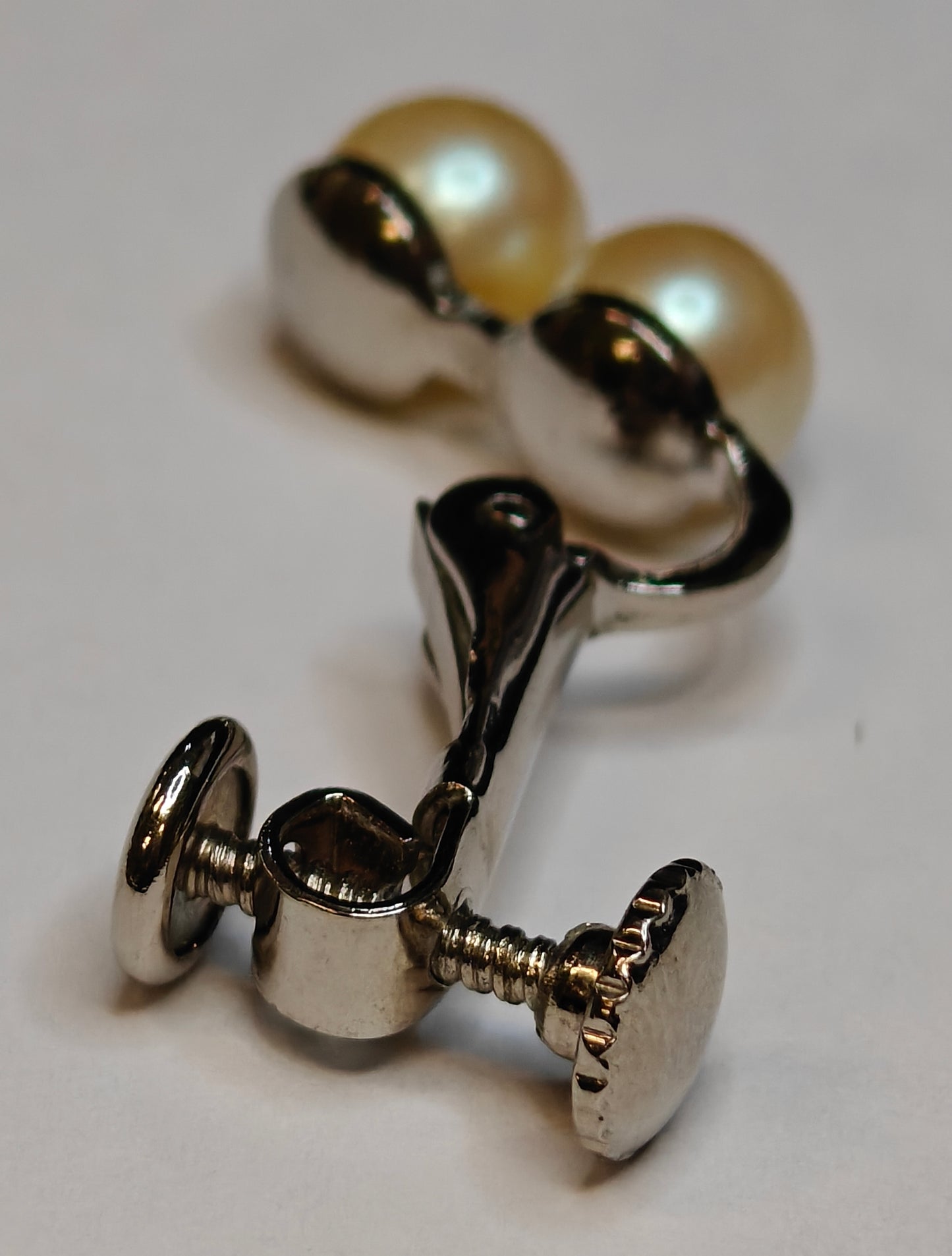 Twin Cream Colored Screw-on Pearl Earrings
