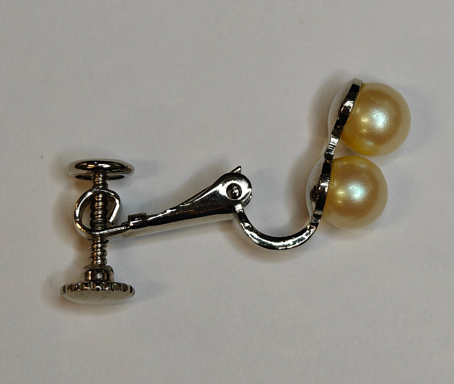 Twin Cream Colored Screw-on Pearl Earrings