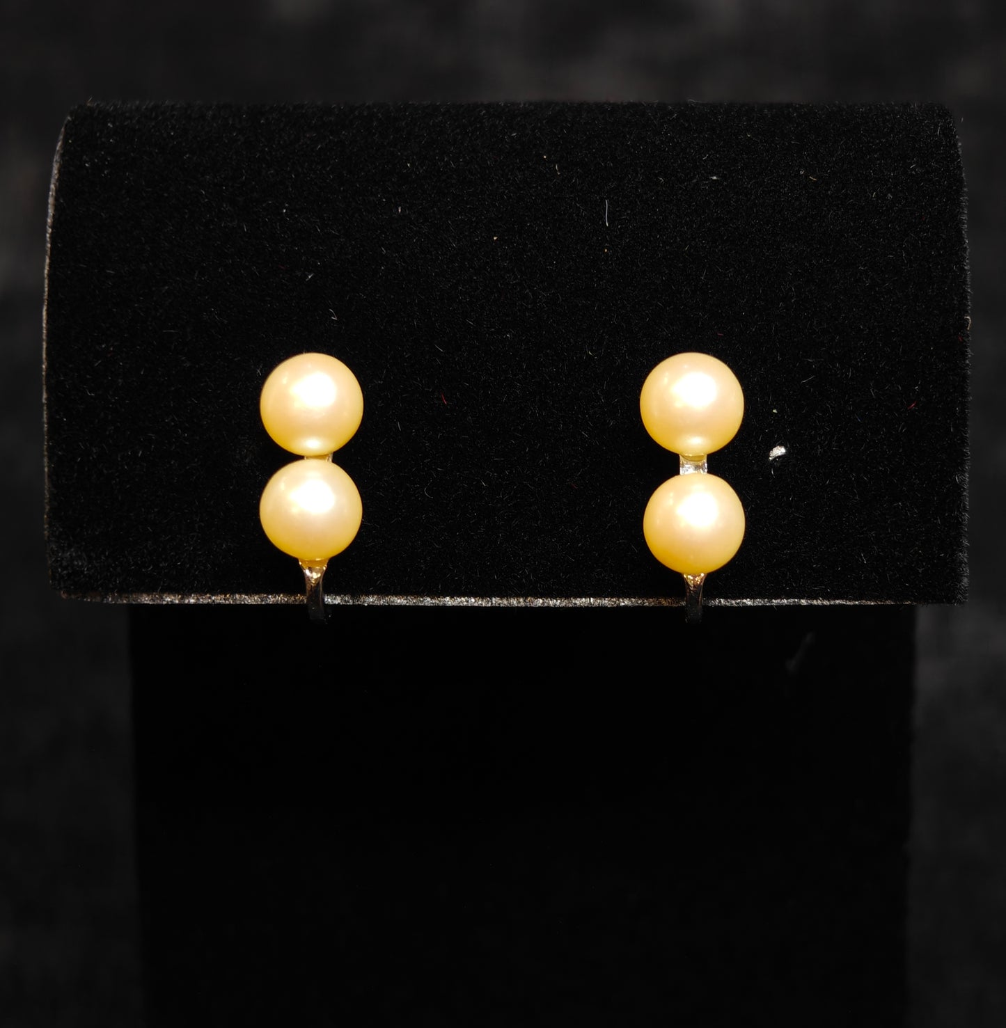 Twin Cream Colored Screw-on Pearl Earrings