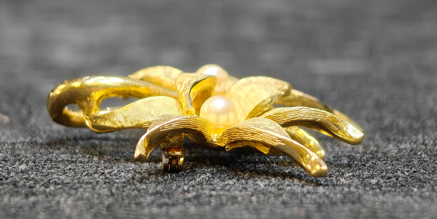 Gold Brooch of Twin Sunflowers with Seed Pearl Centers, Maker's Mark HTI